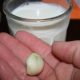 MEZCLA AJO Y LECHE Y ACABA CON EL DOLOR E INFLAMACIÓN DEL NERVIO