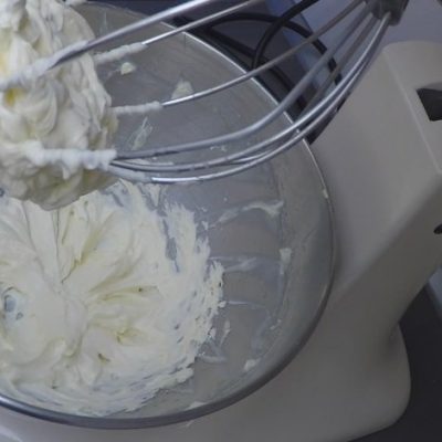 Cómo hacer buttercream o crema de mantequilla casera con solo 3 ingredientes